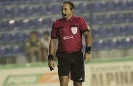 Giancarlos Juliadoza será el árbitro del partido más importante de la fecha, Libertad - Guaraní