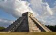 Fotografía de archivo fechada el 20 de marzo de 2021 de la pirámide de Kukulkán en la zona arqueológica de Chichen Itzá, en Mérida estado de Yucatán (México).