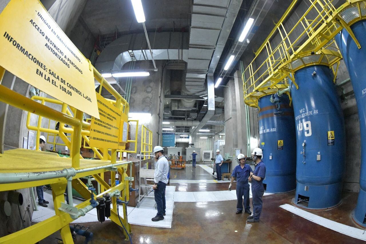 Casa de máquinas de Itaipú. La producción de 2022 superó en un 5,3% a la del 2021; sin embargo está todavía lejos de los mejores resultados que alcanzó la central binacional en la materia.