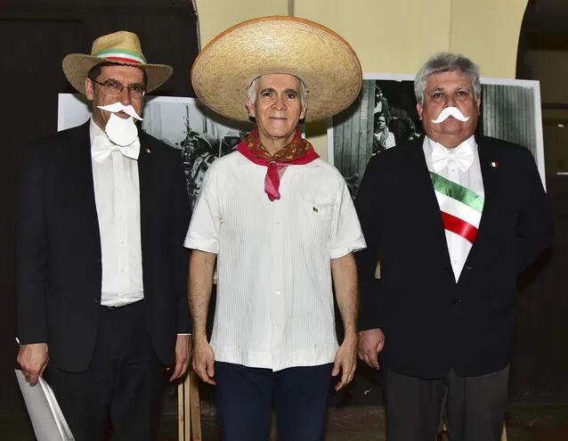 Carlos Fernández, el embajador de México Juan Manuel Nungaray y Claudio Gibbons.