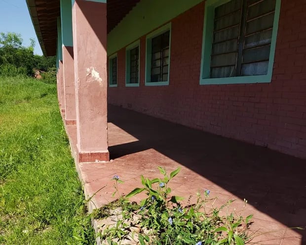 Escuela Santa Rosa de Ypacaraí está en pésimas condiciones