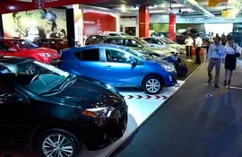 Según el último reporte oficial, la importación de vehículos nuevos registró una caída interanual.