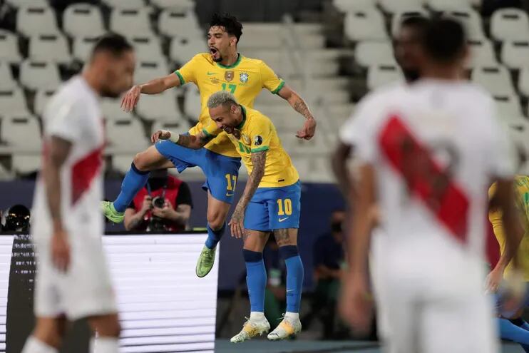 El bailecito en la celebración del gol de Brasil ante Perú con Lucas Paquetá (autor) y Neymar (asistente).