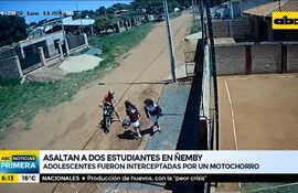 Motochorro asalta a dos estudiantes en Ñemby.