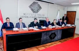 De izquierda a derecha, los fiscales Alejandro Cardozo, Giovanni Grisetti, Manuel Doldán, Emiliano Rolón, Alicia Sapriza, Francisco Cabrera y Cristian Ortiz.