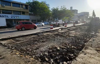 Obras de pavimentación en la zona de Eusebio Ayala, en el carril con dirección a la ciudad de Fernando de la Mora.