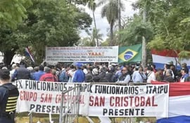 Los exobreros de Itaipú solicitan que se apruebe el proyecto de ley que prevé una millonaria indemnización para extrabajadores de la entidad