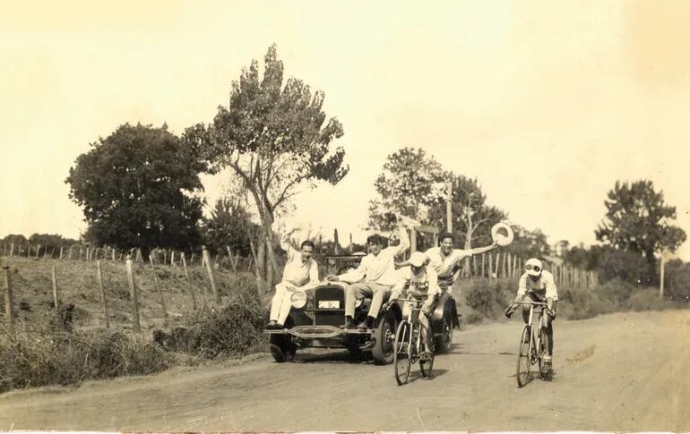 La Copa Alcyon (Asunción-San Lorenzo-Luque-Asunción) atrajo a numerosos ciclistas el 24 de febrero de 1929.