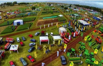 Hoy y mañana, en un predio de 25 hectáreas, el agronegocio se hace presente en el Campo Experimental COPRONAR de Naranjal, Alto Paraná.