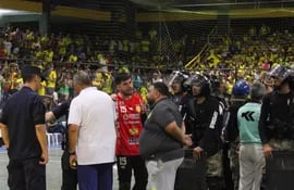 Disturbios y suspensión en la final de fútbol de salón de Caacupé y Presidente Franco