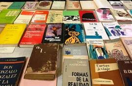 "Los libros debieron quedarse en la Argentina después del último exilio..."