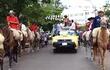 Desfile de caballería y  carrozas  en el inicio del novenario en honor del protector de Paraguarí, Santo Tomás Apóstol.