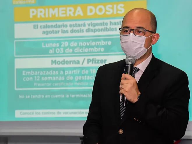 El doctor Héctor Castro, director del PAI, anunció entre otras cosas que a las embarazadas se inmunizará a partir de las 12 semanas de gestación.