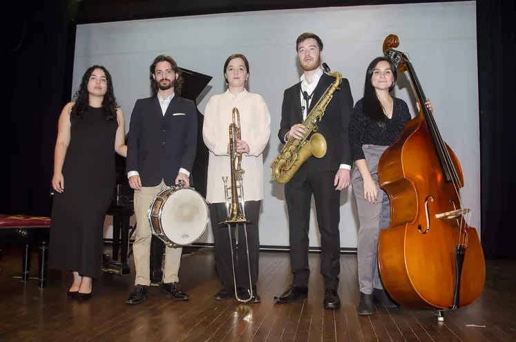 Los integrantes del CCPA Jazz Quintet: Magalí Benítez, José Burguez, Diana Quiñonez, Oliver Duarte y Paula Rodríguez.