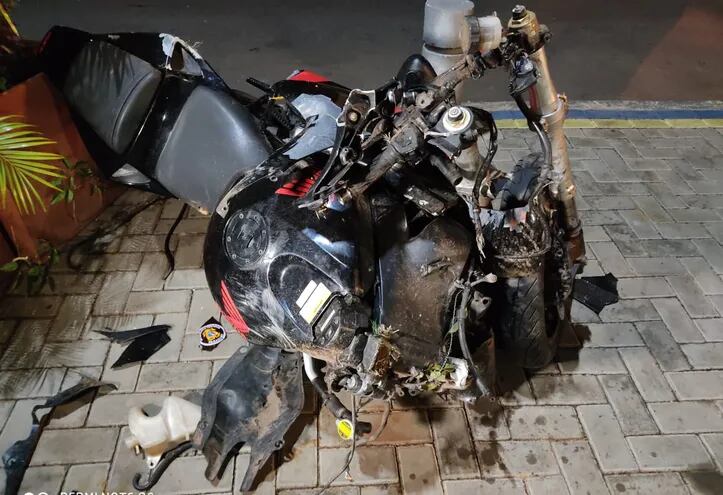 Así quedaron los restos de la motocicleta tras el accidente.