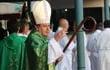 El obispo de la diócesis de Caacupé, monseñor Ricardo Valenzuela presidió la misa en el santuario Nuestra Señora de los Milagros de Caacupé.
