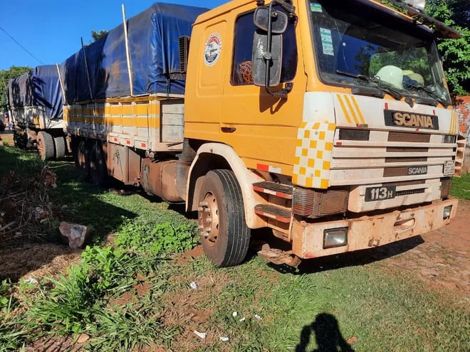 Un camión que fue recuperado por la policía con cargamento de soja. Directivos de la Asociación de Productores de Soja señalaron su preocupación ante este tipo de problemas.