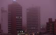 Una densa niebla cubre la ciudad de Asunción este viernes.