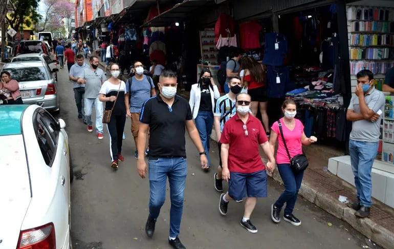 Los compradores, en su mayoría brasileños, retornaron a Ciudad del Este, luego de casi un año de inactividad por la pandemia.