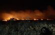 Así se veía el fuego durante la noche del martes en la comunidad indígena de los ayoreos en el distrito de Carmelo Peralta.