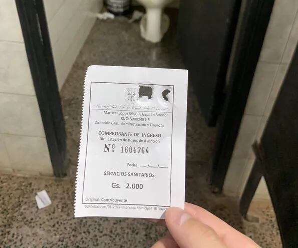 Para ingresar a los baños de la Estación de Buses de Asunción se cobra G. 2.000.