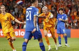 Países Bajos derrotó a Grecia en las eliminatorias de la Eurocopa