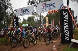 Pese a las pésimas condiciones climáticas que se tuvo ayer en La Colmena, fue todo un éxito Desafío Mbokarusu de ciclismo MTB.