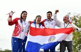 Ana Paula Fernández y Leonardo Lucas Curcel celebran las tres medallas obtenidas en el canotaje.