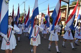 Este viernes se realizó el tradicional desfile estudiantil y militar por los 211 años de la Independencia Patria. El acto tuvo lugar en San Juan Bautista de las Misiones.