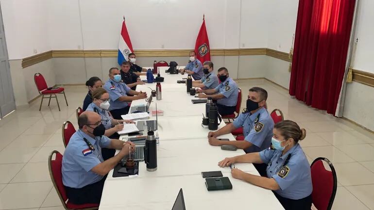 Los integrantes del Puesto de Mando Unificado, reunidos en el Salón de Actos de la Comandancia de la Policía Nacional.