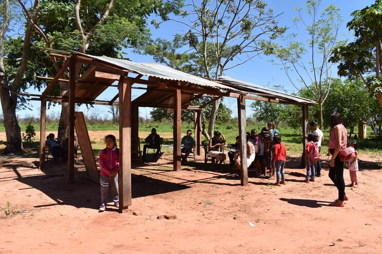 La comunidad educativa de la colonia indígena Naranjito exige rubro para el séptimo grado