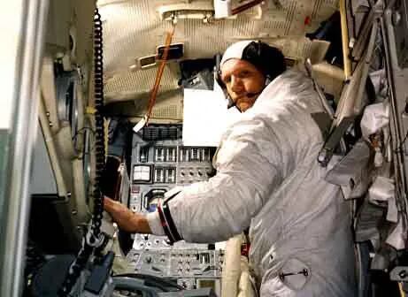 Neil Armstrong Funarul cercueil ouvert