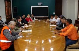 Los indígenas se reunieron con autoridades del Ejecutivo y el Congreso.