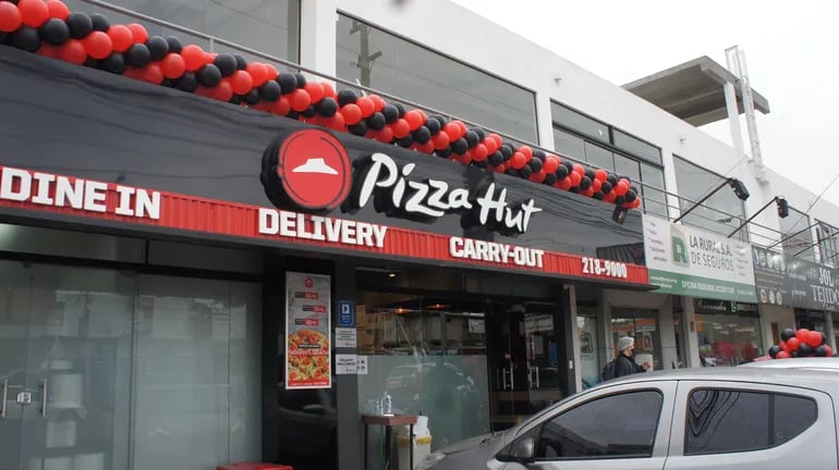 Pizza Hut habilitó su local en Ñemby, sobre Acceso Sur.