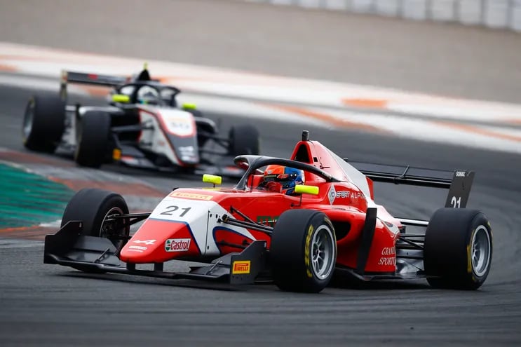 Su debut en la Fórmula 3 se produjo este año con el equipo español Drivex de Pedro de la Rosa.