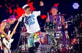 red-hot-chili-peppers-124720000000-1632921.jpg