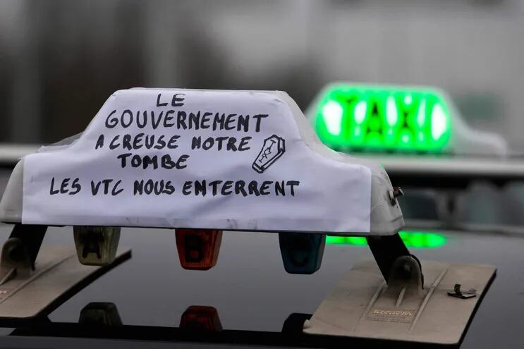 Denuncian que Uber fue favorecido en el gobierno francés.