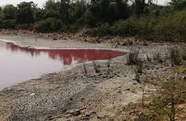 La laguna Cerro sigue siendo contaminada, denuncian los vecinos de Piquete Cue, Limpio.