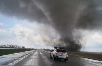 Impactante imagen de un tornado al norte de Lincoln Nebraska. Archivo.