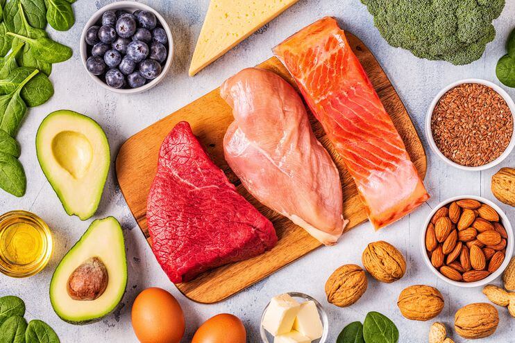 Se recomienda una dieta balanceada compuesta por siete grupos alimentos como por ejemplo los cereales, proteínas, frutas y verduras. Foto: Shutterstock.
