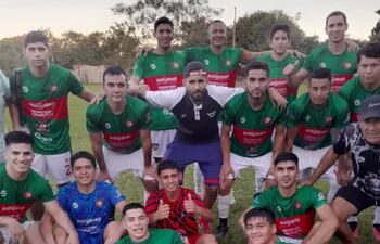 La celebración de los integrantes del equipo de Cordillerano Central después del triunfo 3-1 sobre Deportivo Río Negro.