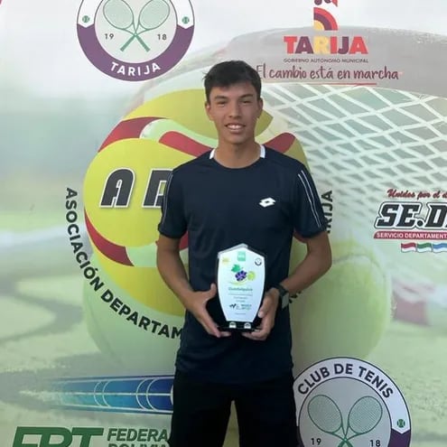 El tenista paraguayo Thiago Drozdowski (17), con su primer título U18.