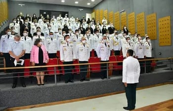 En el salón Arandú del Comando del Ejército Paraguayo se realizó la ceremonia de egreso de los nuevos especialistas en Didáctica Superior Militar y Metodología de la Investigación en Ciencias Militares.