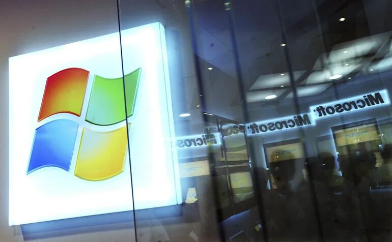 El logotipo de Windows en una tienda de Microsoft en Budapest (Hungría).