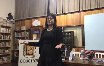Sofía Gala Franco Taboada durante el acto de presentación de su libro en Ciudad del Este.