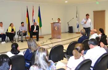 Plenaria del encuentro “Dualízate Empresarial” de la AHK-Paraguay en Loma Plata.