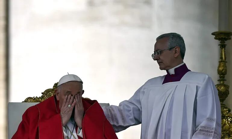 El papa Francisco durante la celebración del Domingo de Ramos, en la plaza de San Pedro.