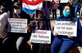 El lunes último, pacientes oncológicos y familiares se manifestaron frente al Incan para denunciar las irregularidades en el nosocomio.