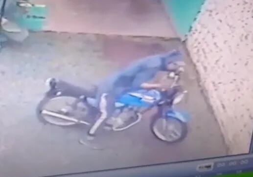 Captura de pantalla de uno de los circuitos cerrados conseguidos por Alexis Marquez, víctima del robo de su motocicleta que logró recuperarla tras pagar G. 120000 a "chespis".