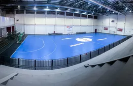 Flamante quedó el polideportivo de la Confederación Paraguaya de Handball, con el piso reglamentario de la Federación Internacional de Handball.
